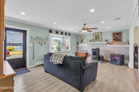 417 Anchor Avenue Beachwood NJ 08722