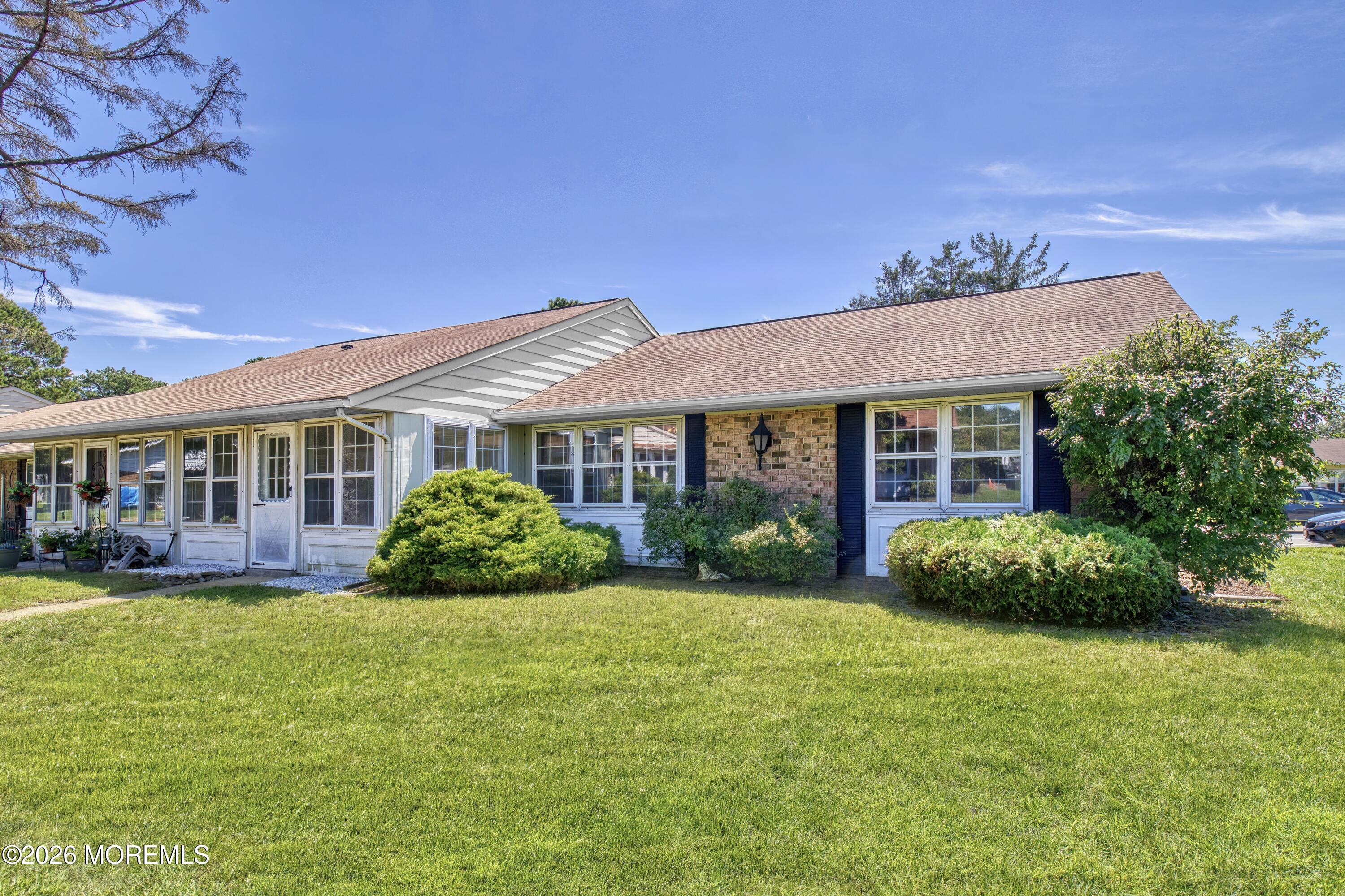 27 Cambridge Circle Manchester NJ 08759