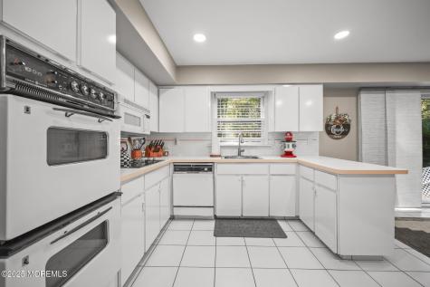 34 Brookside Circle Marlboro NJ 07746