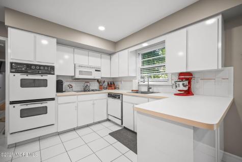 34 Brookside Circle Marlboro NJ 07746