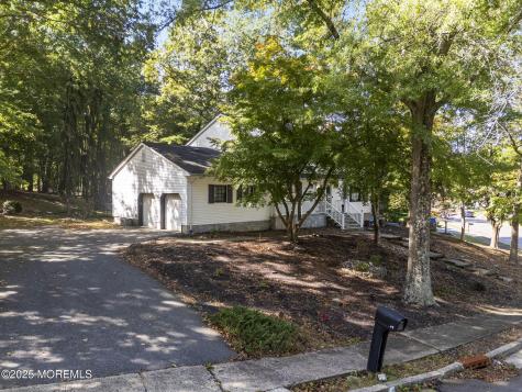 34 Brookside Circle Marlboro NJ 07746