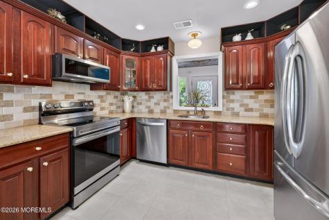 11 Inwood Place Aberdeen NJ 07747