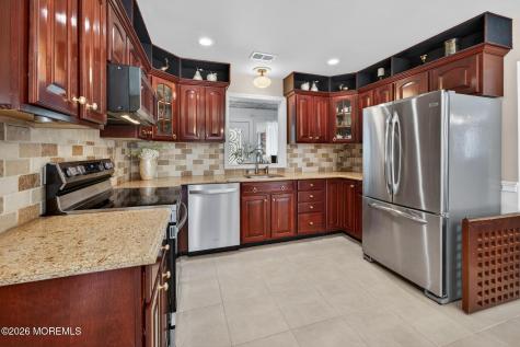11 Inwood Place Aberdeen NJ 07747