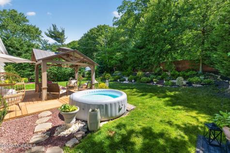 11 Inwood Place Aberdeen NJ 07747