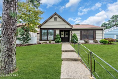 533B Warwick Court Manchester NJ 08759