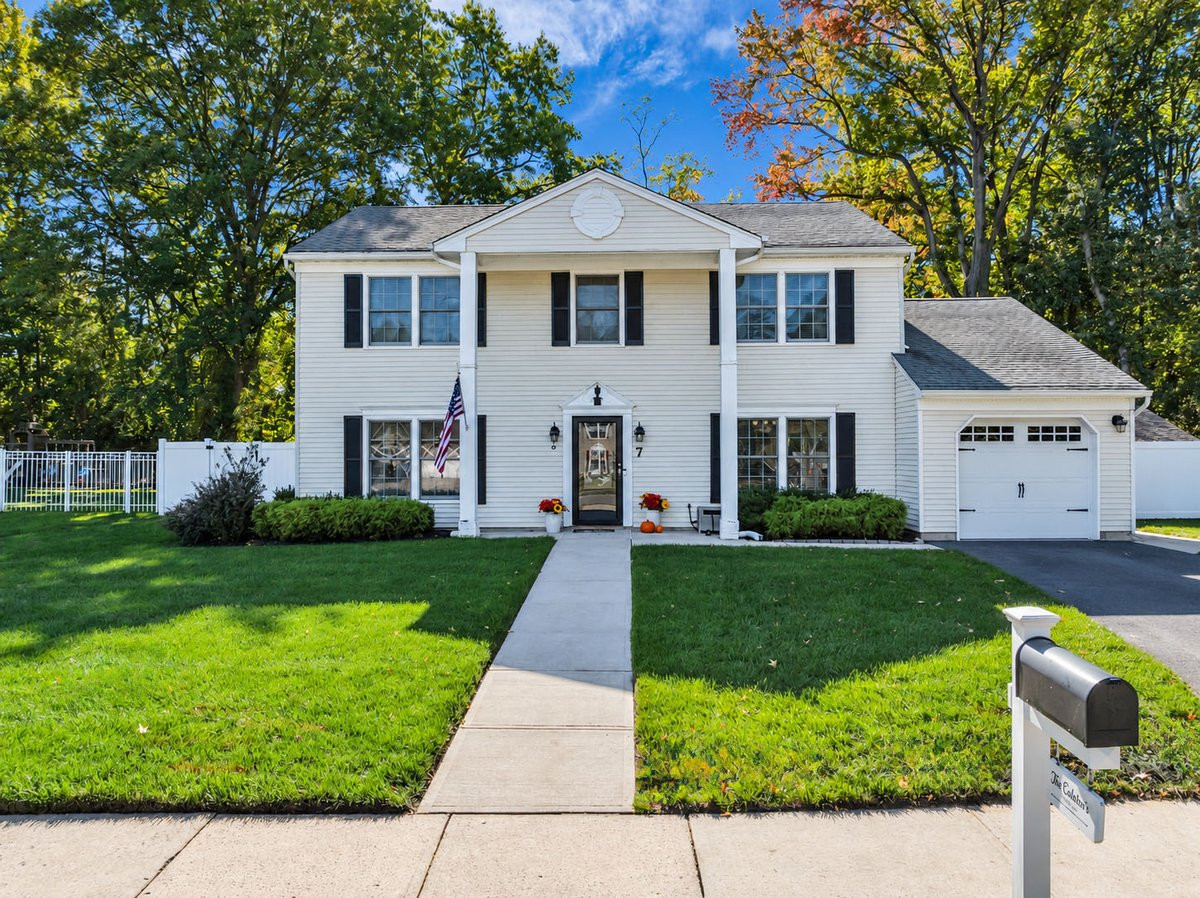 7 Simek Lane Middletown NJ 07758