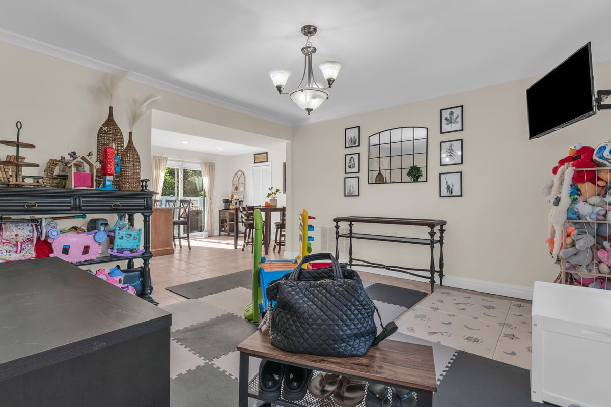 7 Simek Lane Middletown NJ 07758