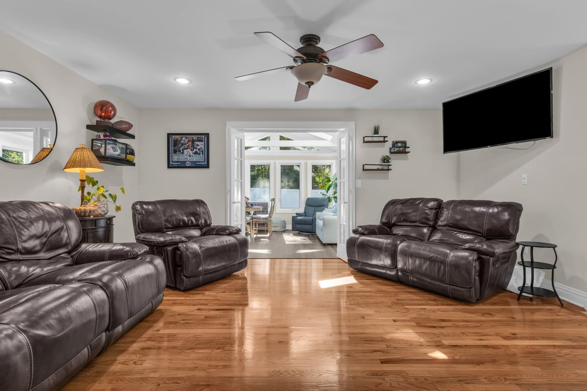 7 Simek Lane Middletown NJ 07758