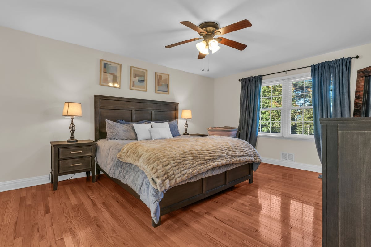 7 Simek Lane Middletown NJ 07758