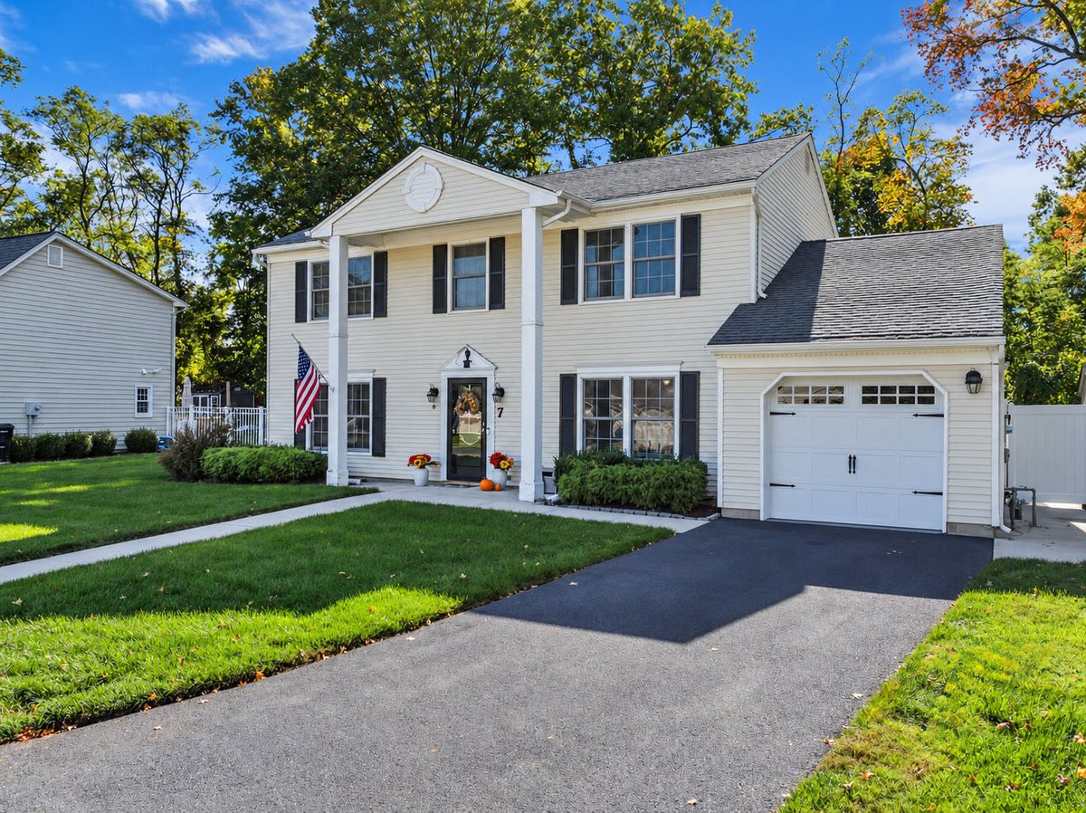 7 Simek Lane Middletown NJ 07758