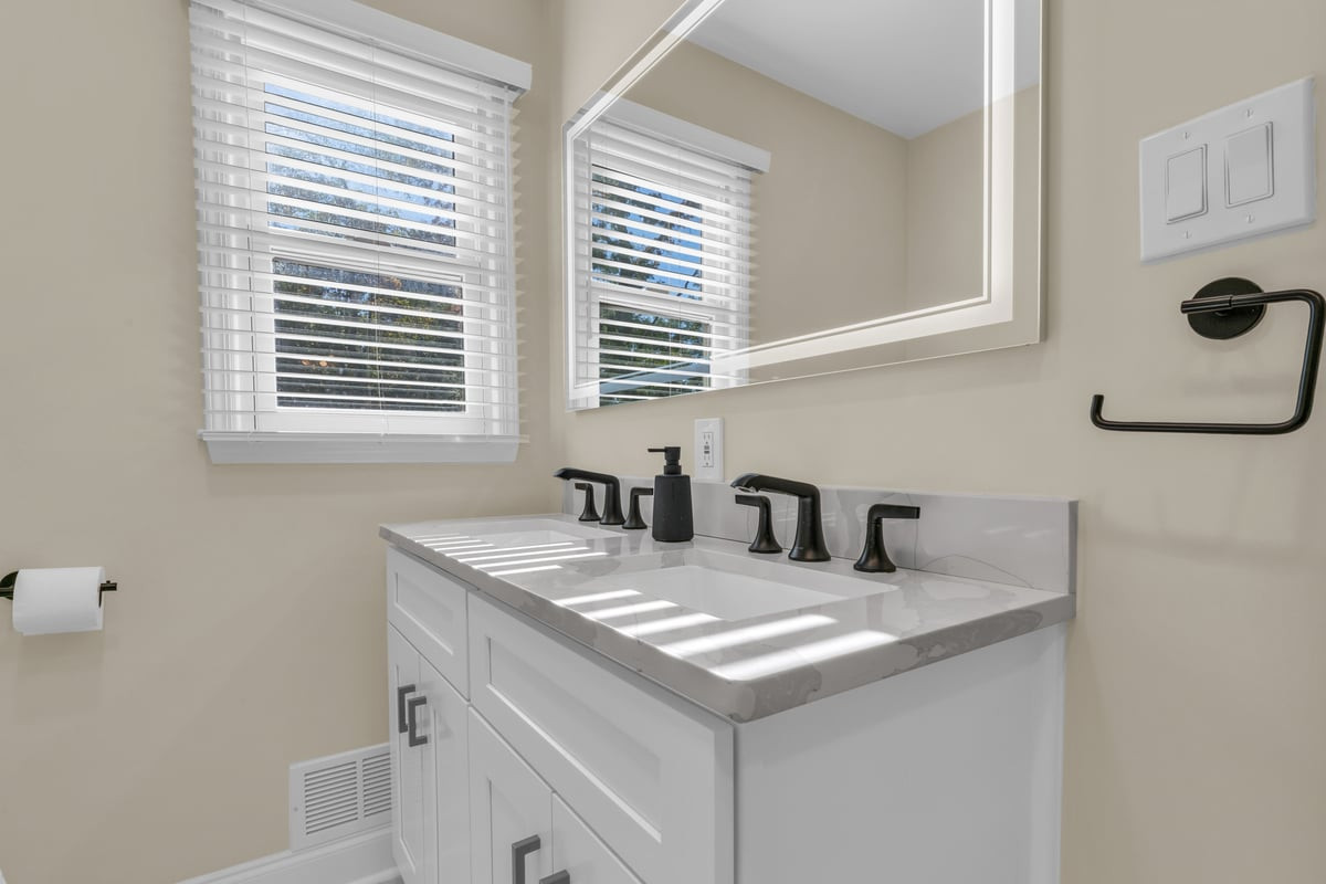 7 Simek Lane Middletown NJ 07758