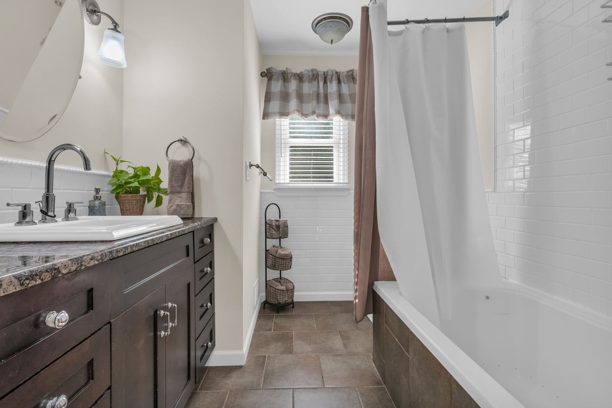 7 Simek Lane Middletown NJ 07758