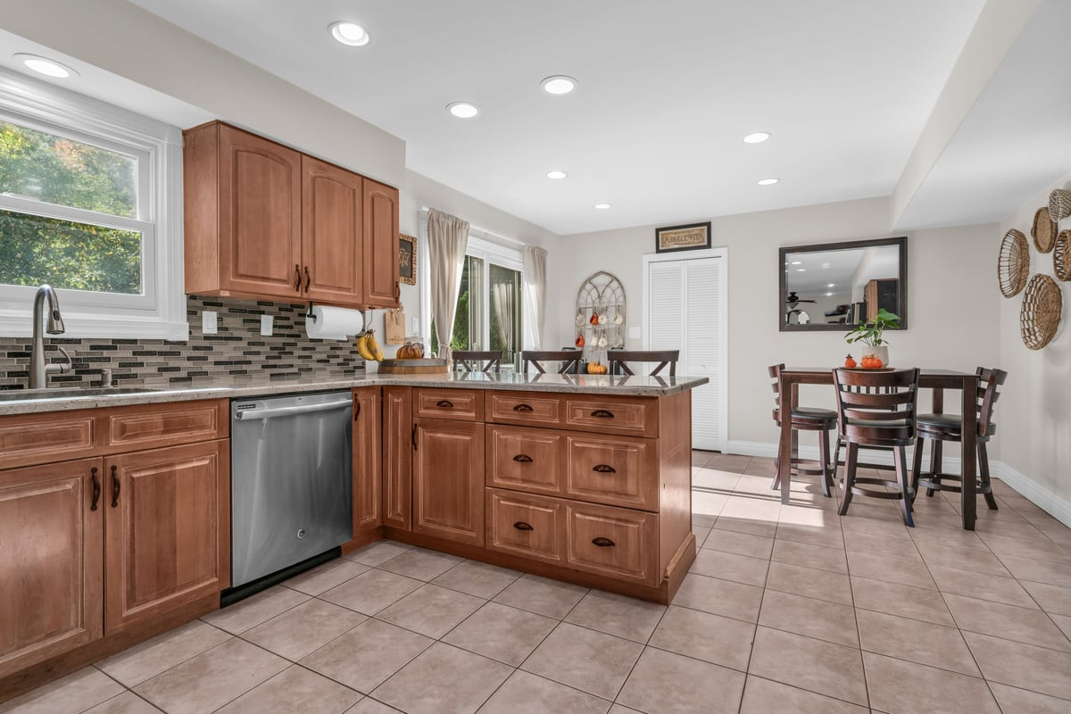 7 Simek Lane Middletown NJ 07758