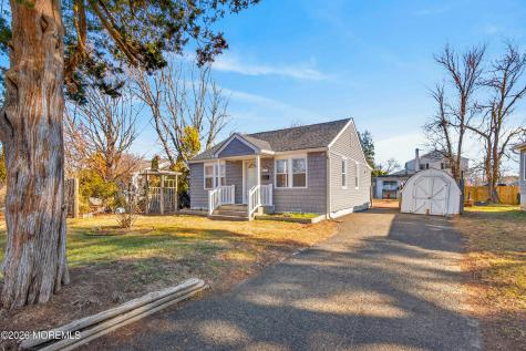 22 Twin Drive New Egypt NJ 08533