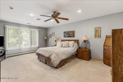 16 Leonard Drive Morganville NJ 07751
