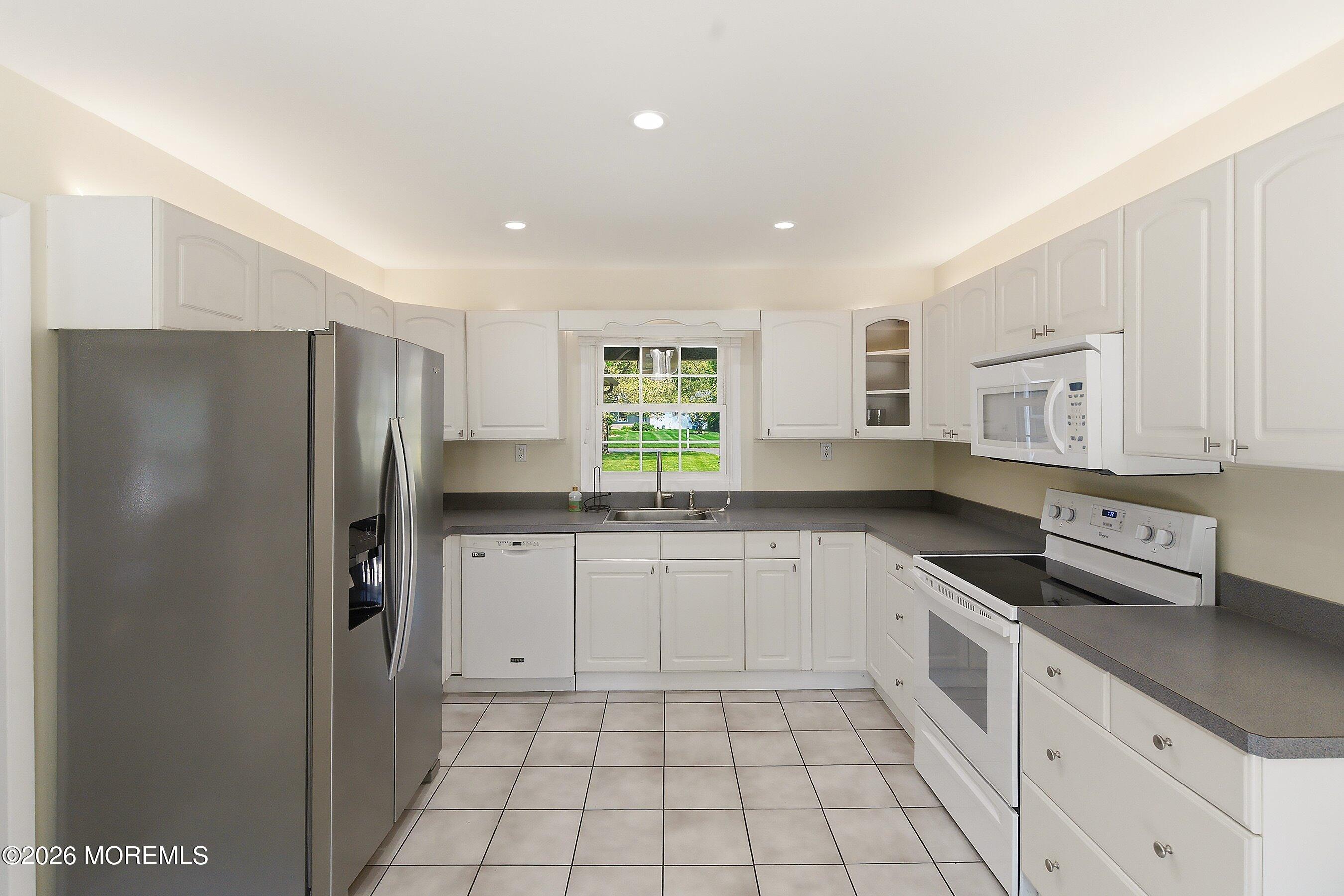 28 Maxwell Lane Manalapan NJ 07726