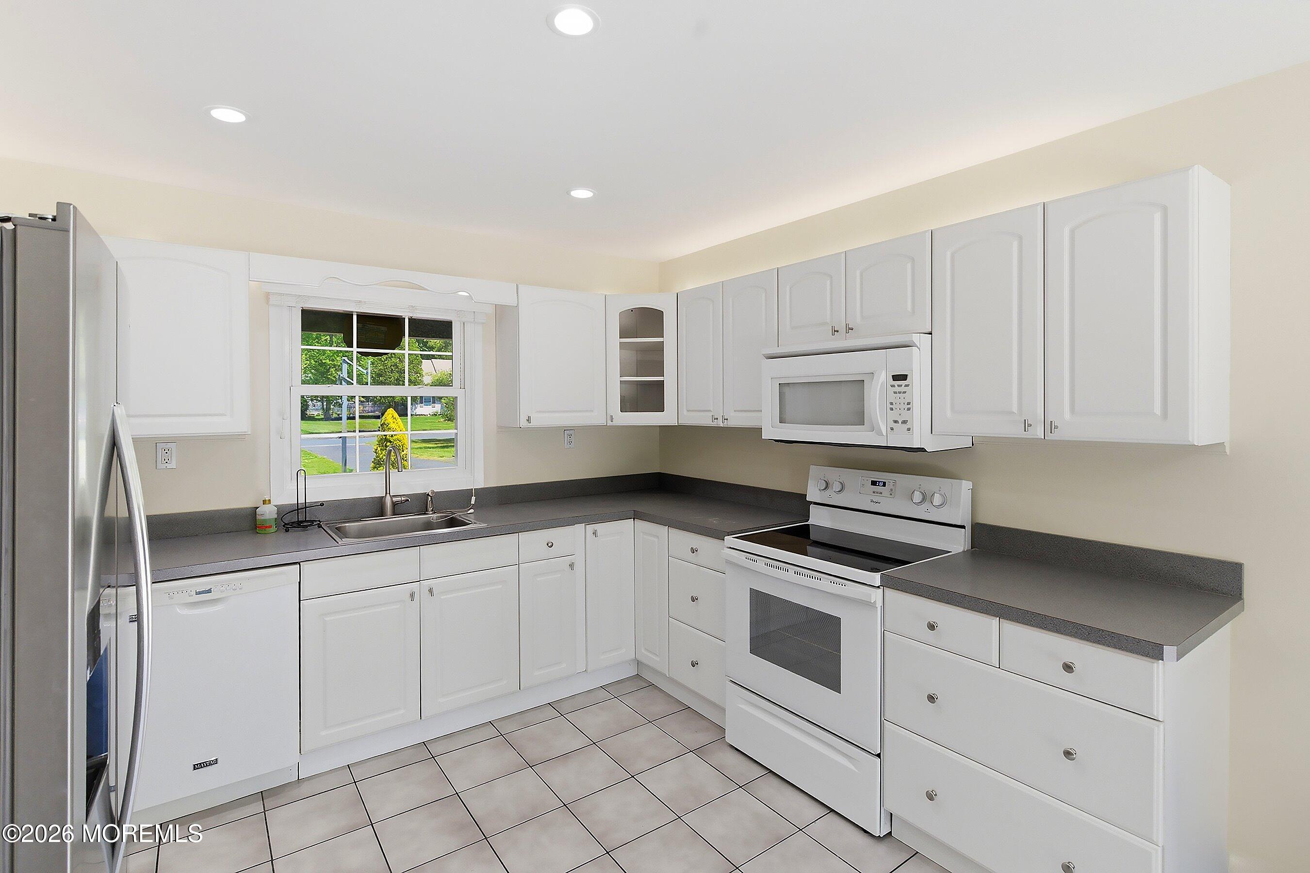 28 Maxwell Lane Manalapan NJ 07726