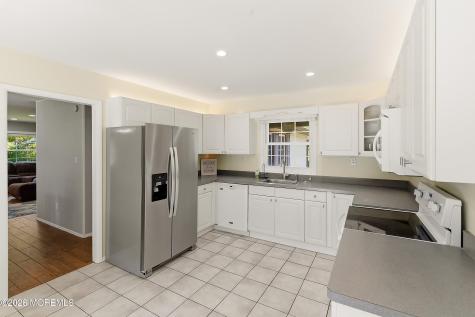 28 Maxwell Lane Manalapan NJ 07726