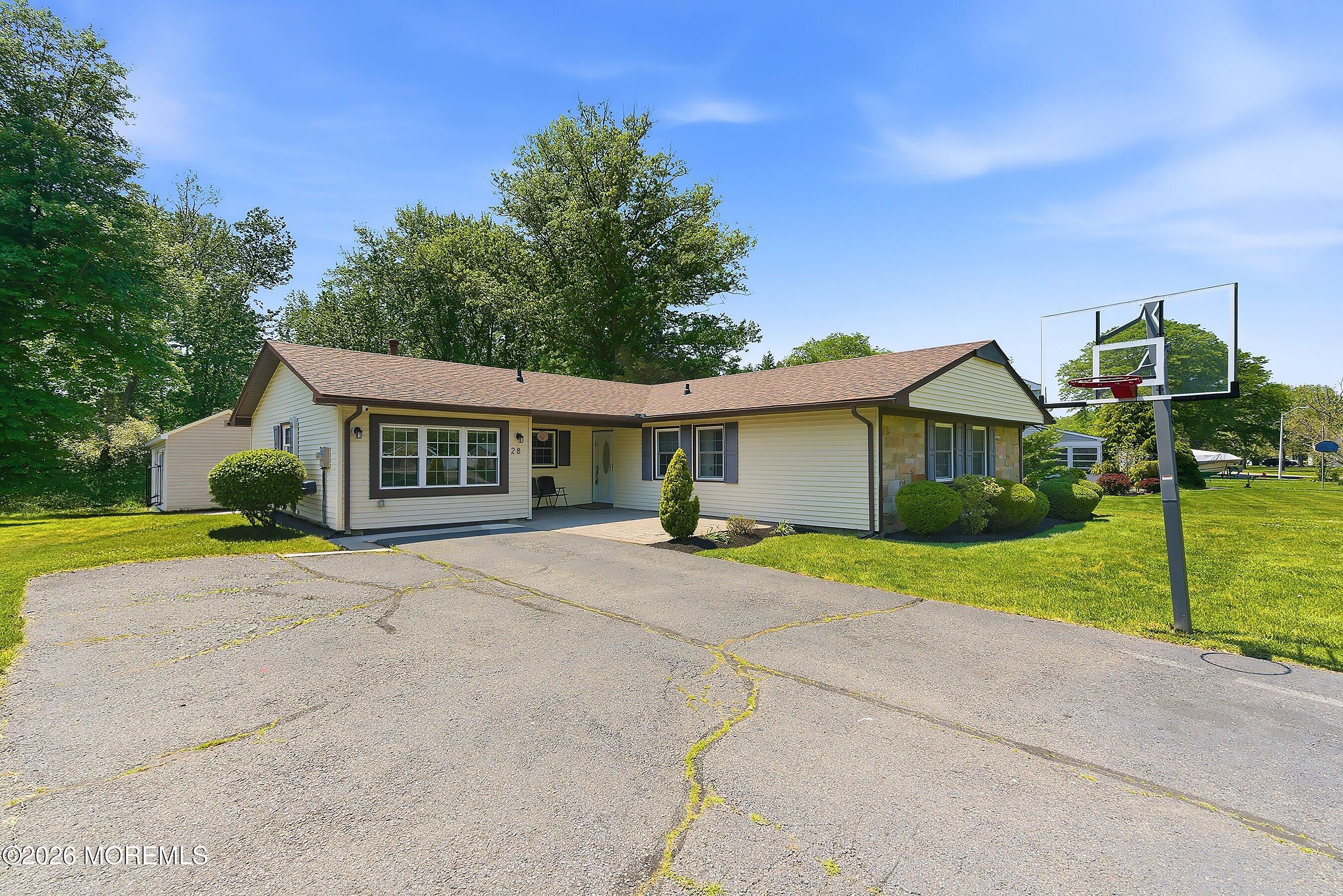 28 Maxwell Lane Manalapan NJ 07726