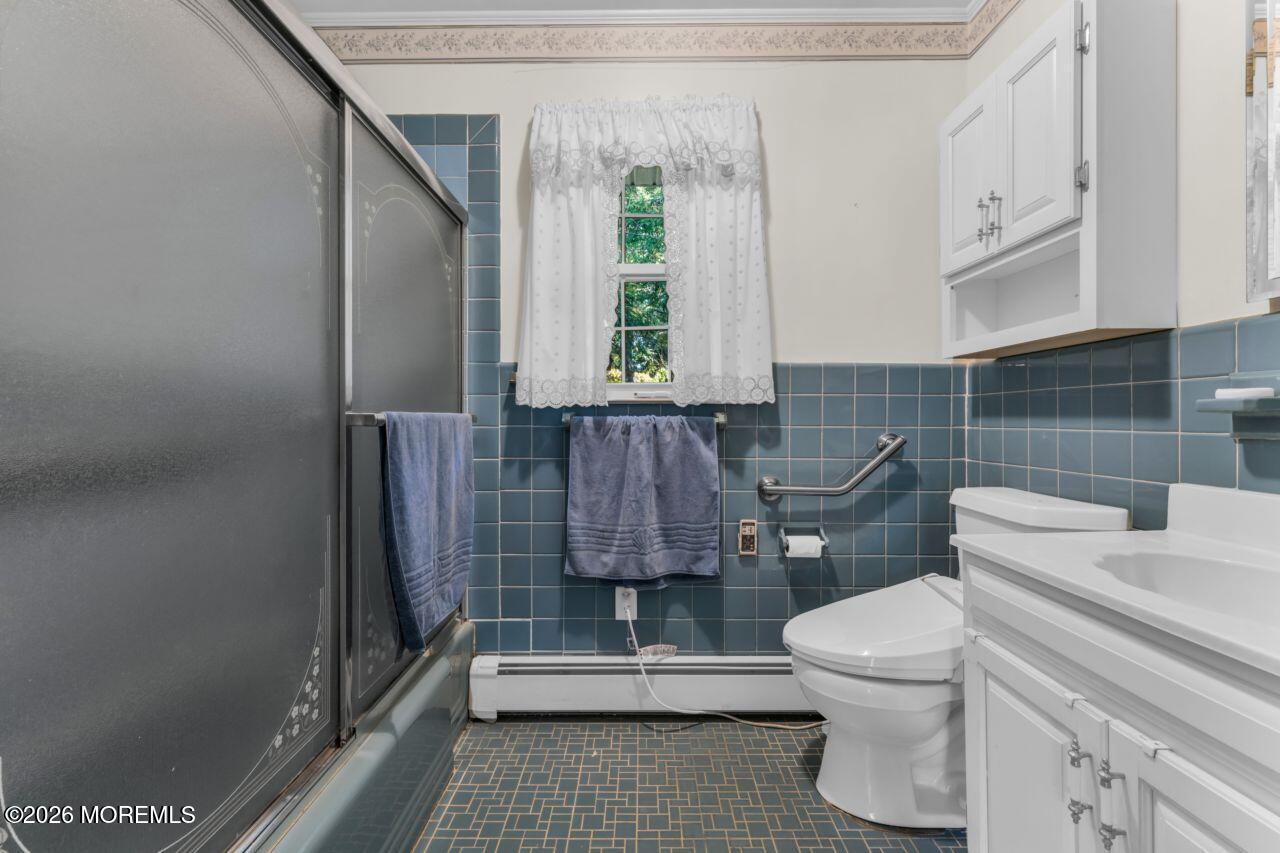 484 Apple Valley Drive Belford NJ 07718