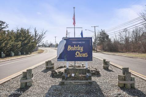 4 Drake Place Bayville NJ 08721