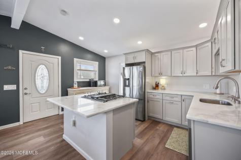 4 Drake Place Bayville NJ 08721