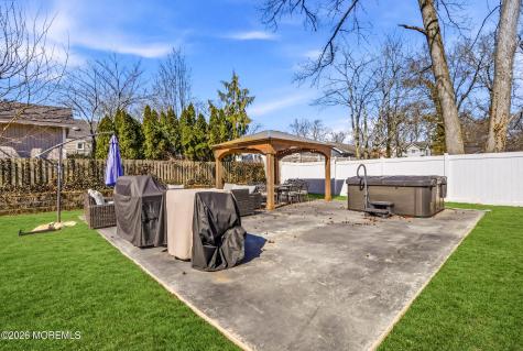 232 Woodcrest Road Oakhurst NJ 07755