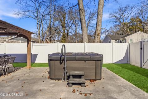 232 Woodcrest Road Oakhurst NJ 07755