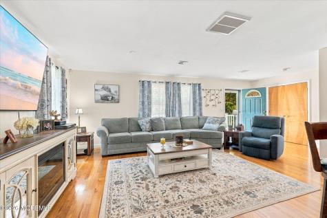 14 Oak Leaf Drive Waretown NJ 08758