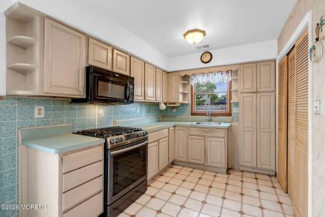 29 Williams Avenue North Middletown NJ 07748