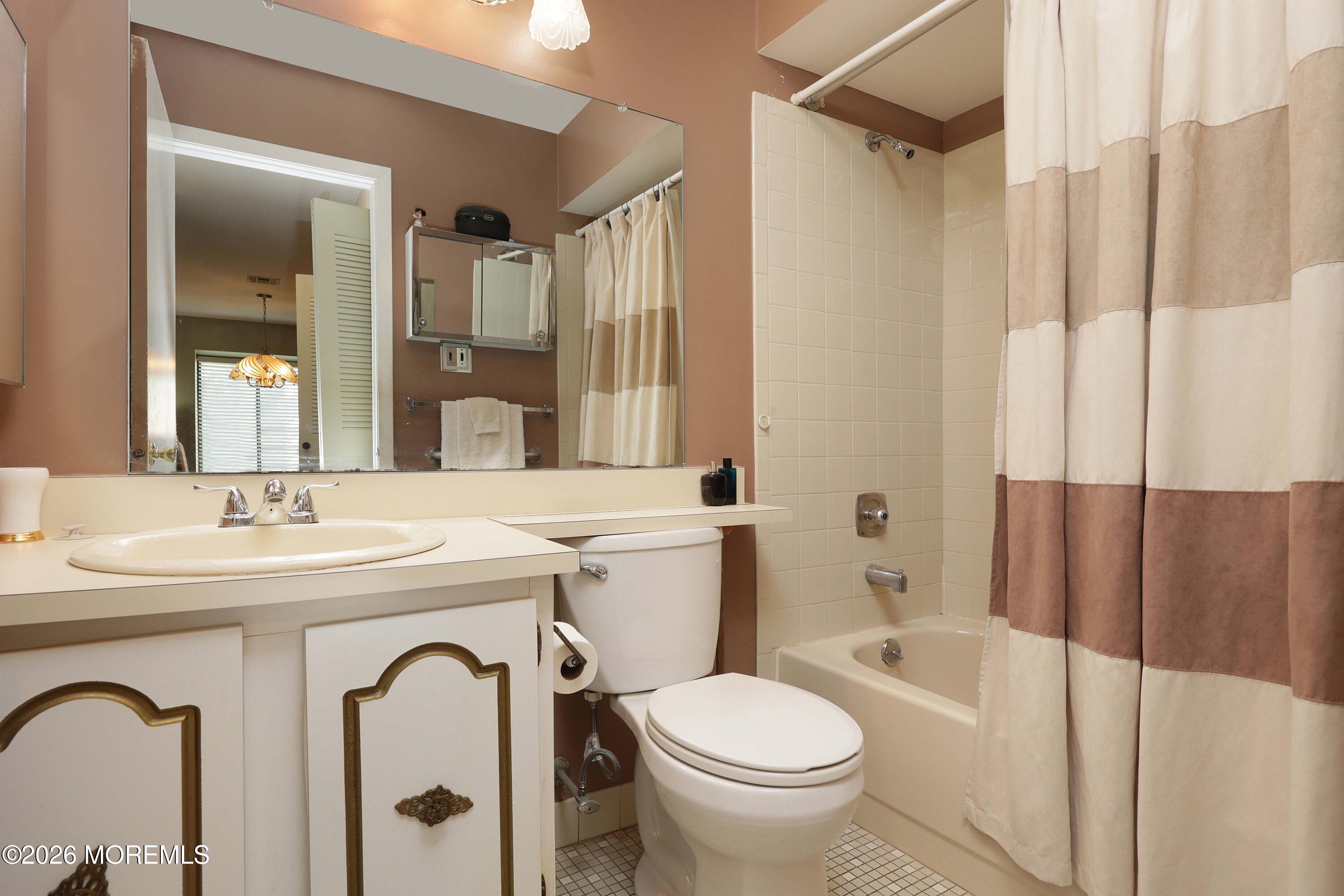 240 Medford Court Manalapan NJ 07726