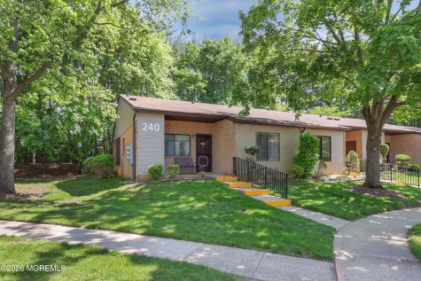240 Medford Court Manalapan NJ 07726