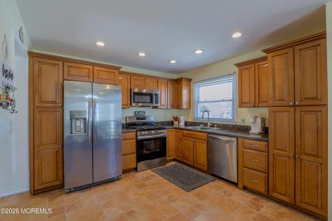 546 Vaughn Avenue Toms River NJ 08753
