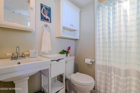 546 Vaughn Avenue Toms River NJ 08753