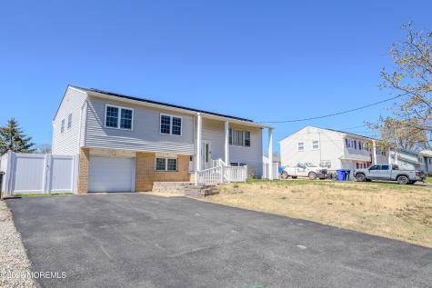 546 Vaughn Avenue Toms River NJ 08753