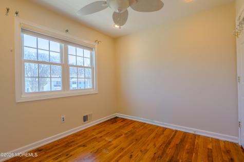 546 Vaughn Avenue Toms River NJ 08753
