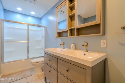 546 Vaughn Avenue Toms River NJ 08753