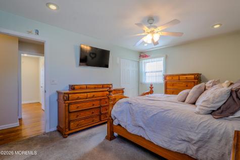 546 Vaughn Avenue Toms River NJ 08753