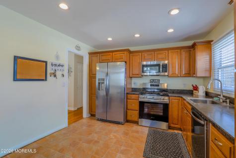 546 Vaughn Avenue Toms River NJ 08753