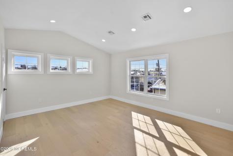 715 Stuyvesant Avenue Lyndhurst NJ 07071