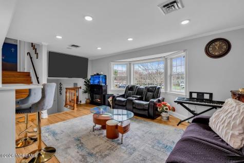 5 Travis Court Monroe NJ 08831
