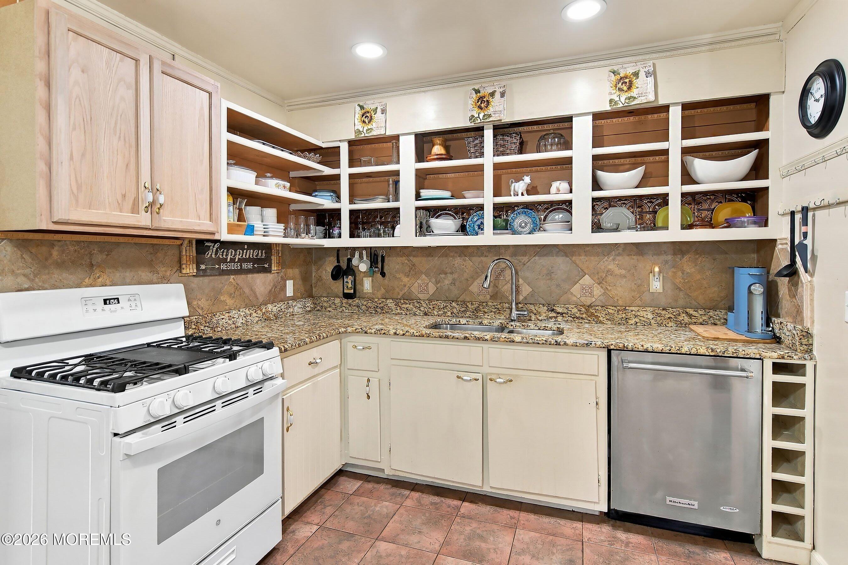 15 Washington Avenue Leonardo NJ 07737