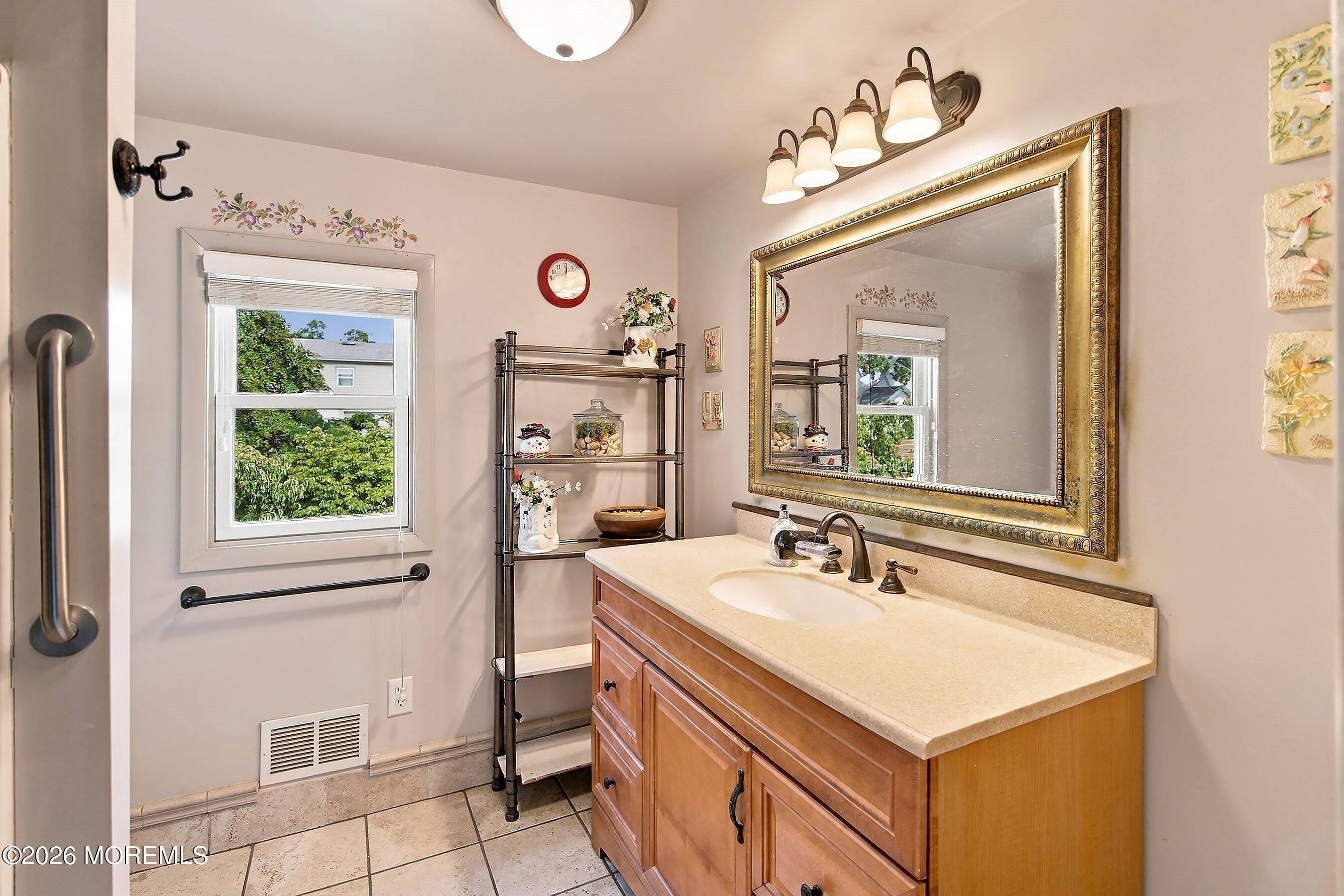 15 Washington Avenue Leonardo NJ 07737