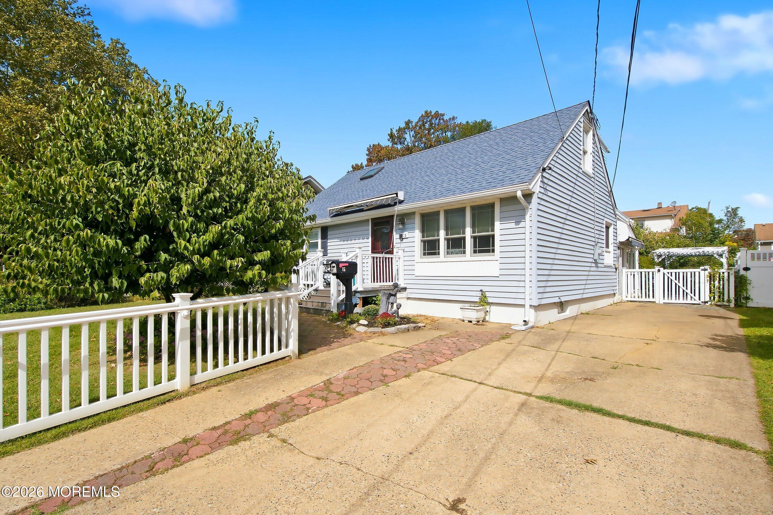 15 Washington Avenue Leonardo NJ 07737