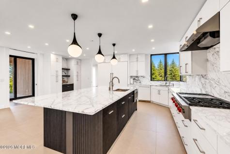 14 Saxony Drive Oakhurst NJ 07755