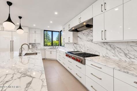 14 Saxony Drive Oakhurst NJ 07755