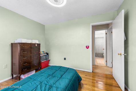 28 Standish Drive Howell NJ 07731