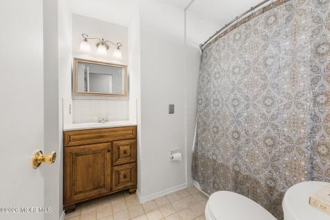 28 Standish Drive Howell NJ 07731