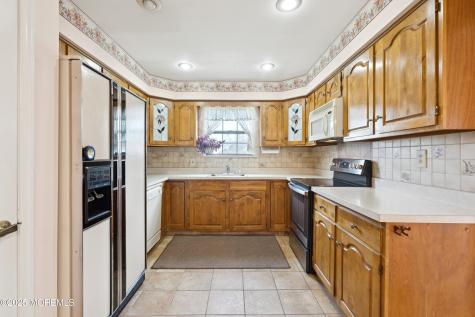 1 Suffolk Way Marlboro NJ 07746