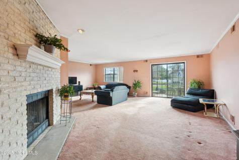 1 Suffolk Way Marlboro NJ 07746
